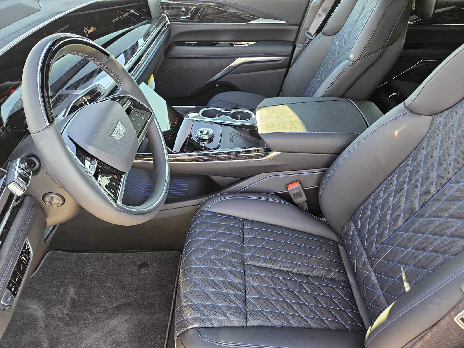 New 2026 Cadillac Escalade IQL Sport 1 w/ LPO, ONYX Package AWD/4WD image 9
