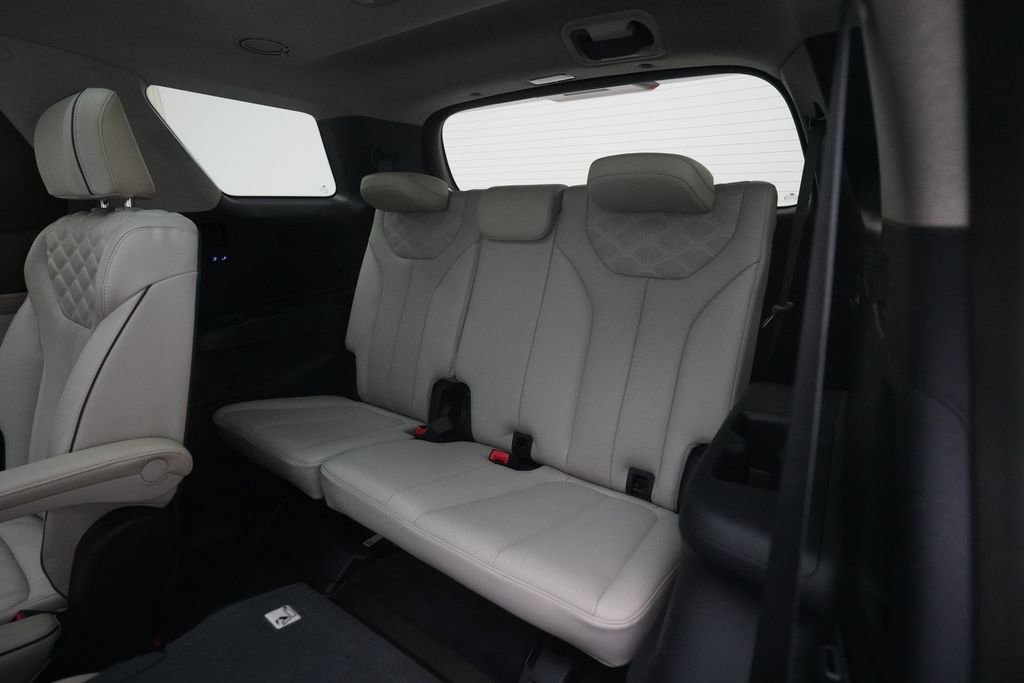 Used 2021 Hyundai Palisade Limited w/ Winter Package AWD/4WD image 16