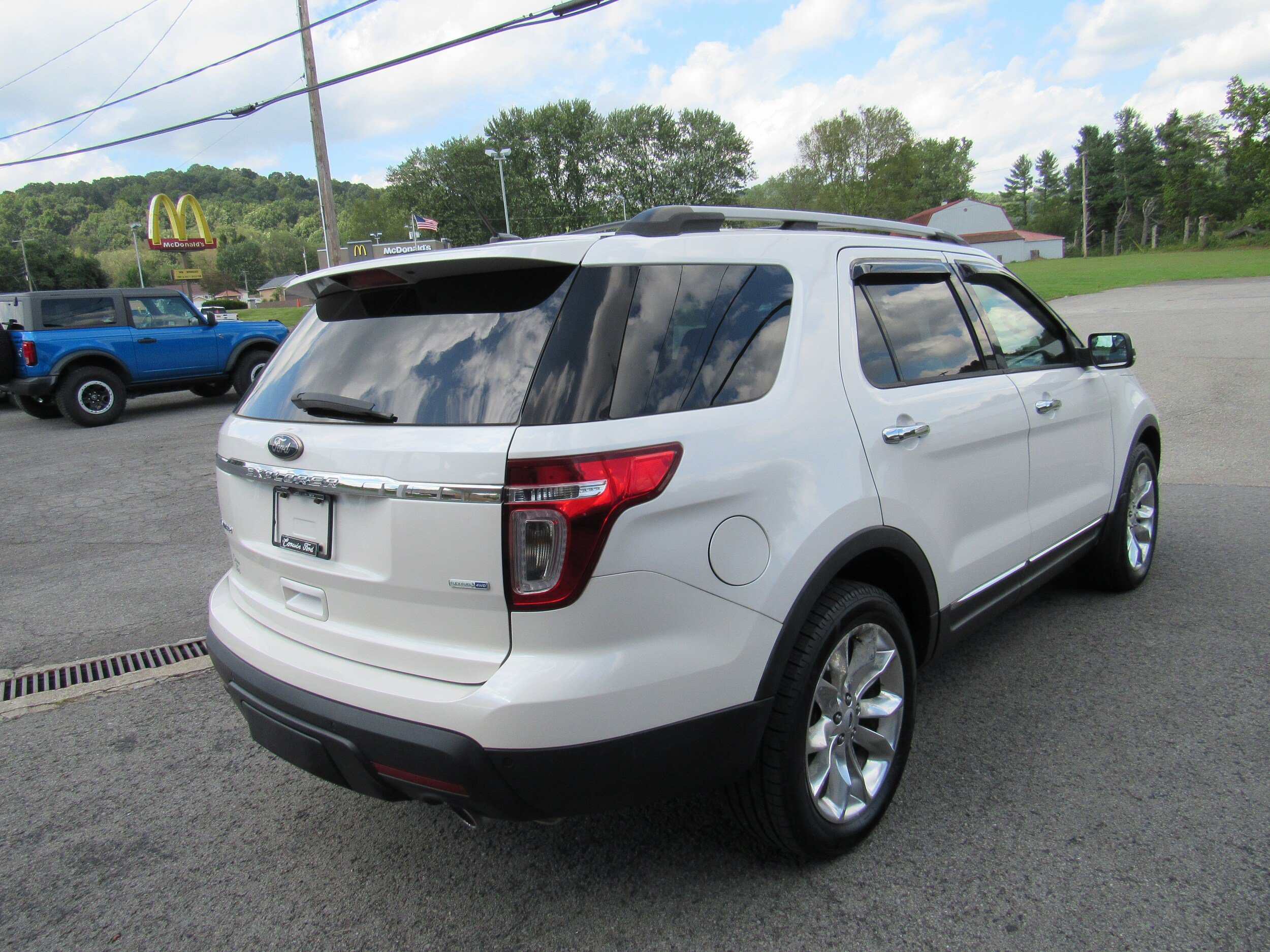 Used 2015 Ford Explorer Limited w/ Equipment Group 301A AWD/4WD image 5
