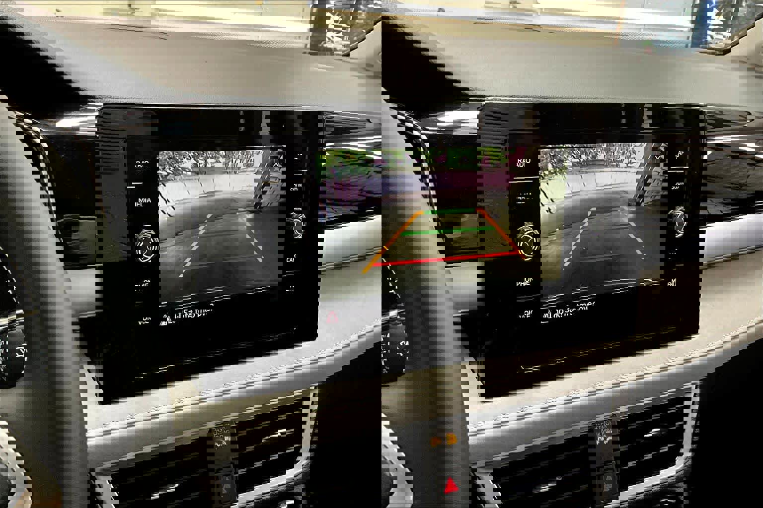 New 2026 Volkswagen Taos SE image 20