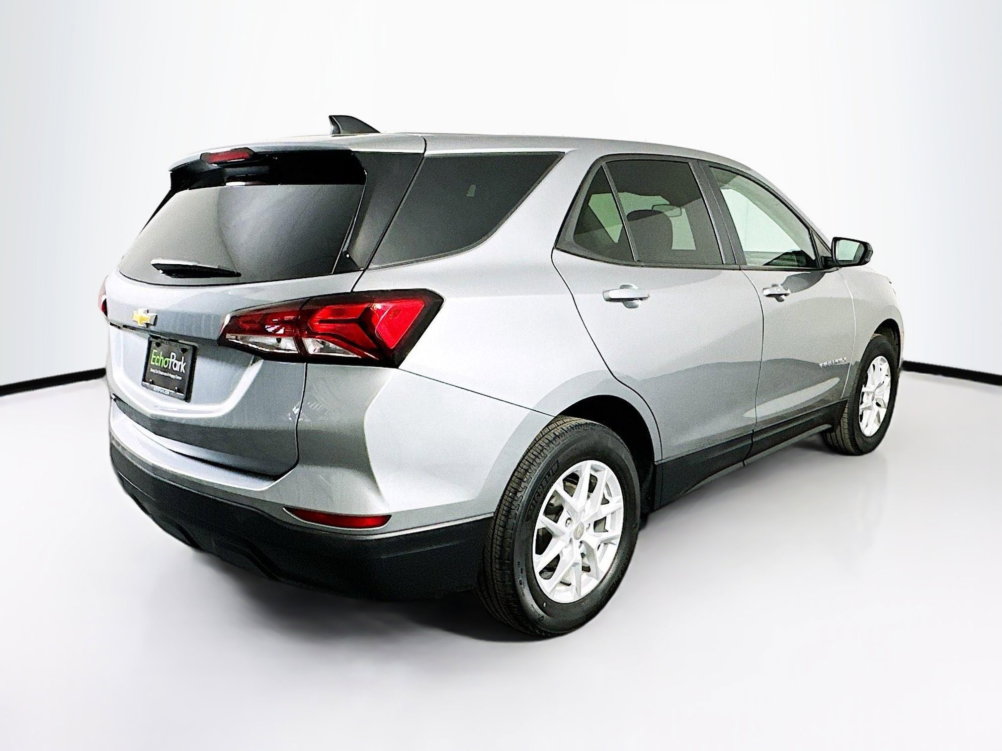 Used 2024 Chevrolet Equinox LS w/ LS Convenience Package image 9