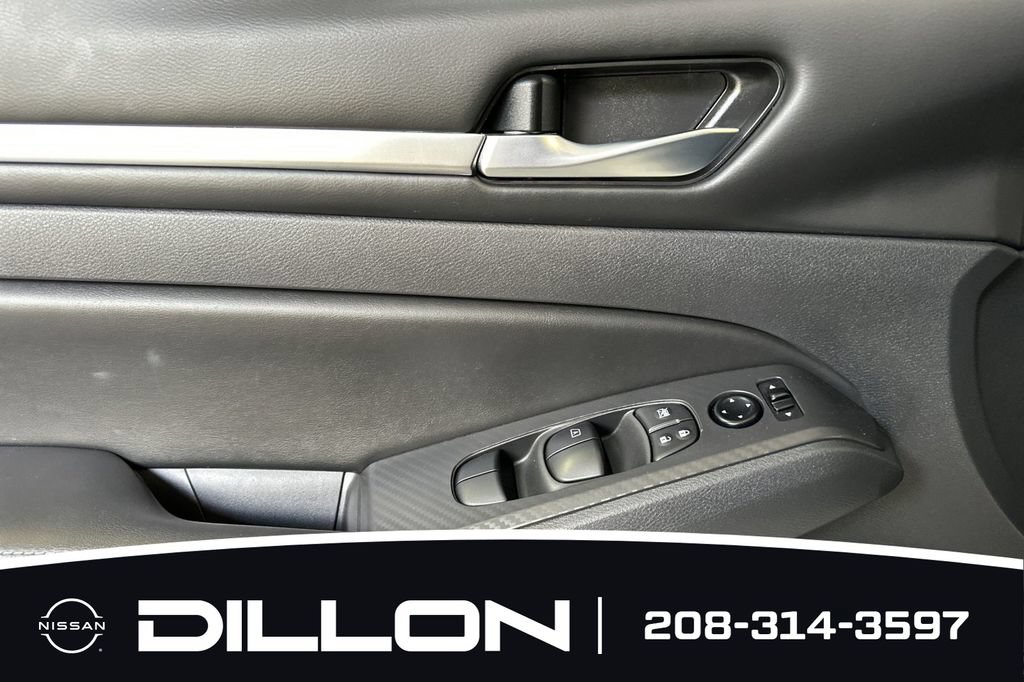 Used 2022 Nissan Altima 2.5 SV AWD/4WD image 11