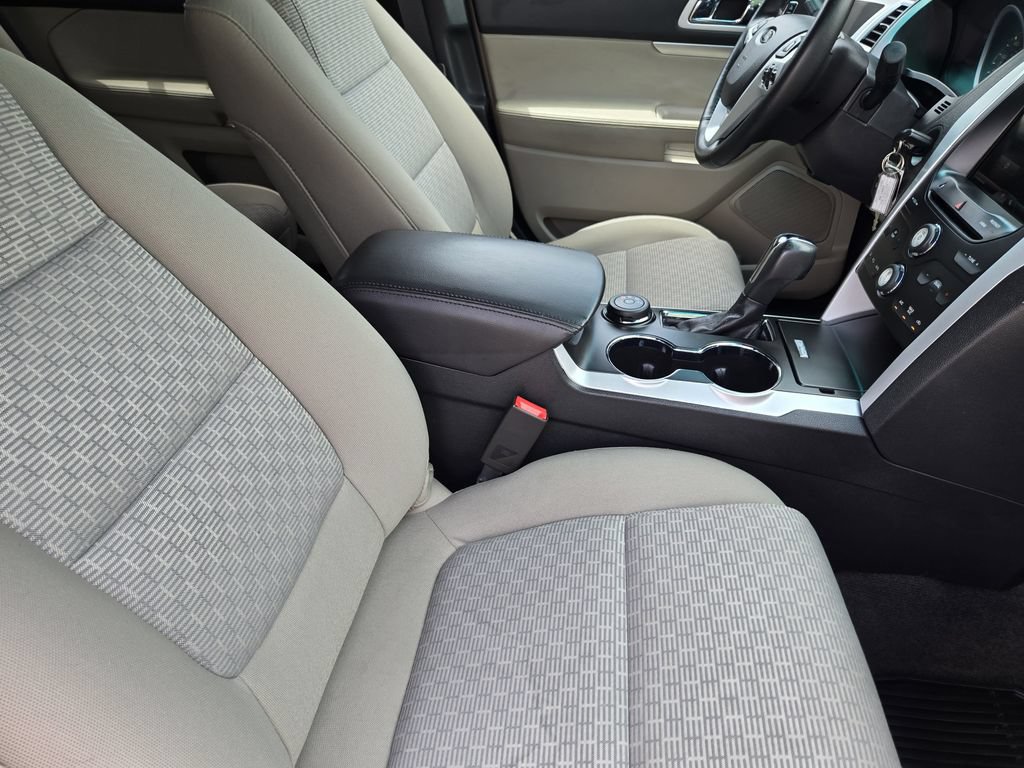 Used 2015 Ford Explorer XLT w/ Equipment Group 201B AWD/4WD image 19