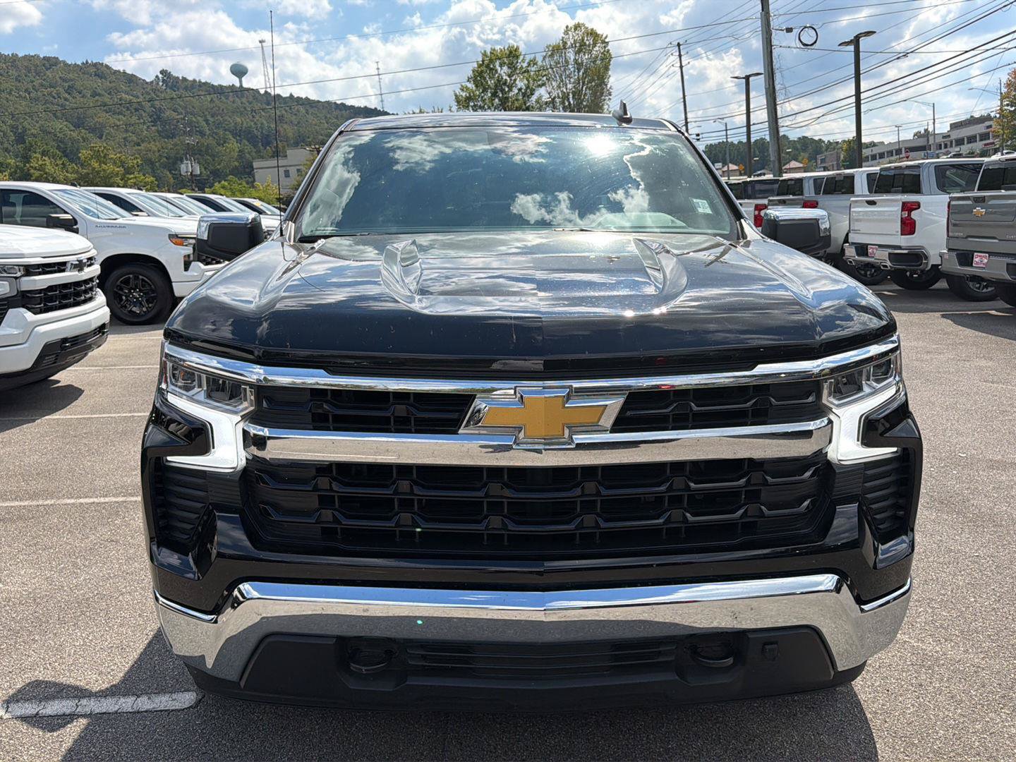 Used 2024 Chevrolet Silverado 1500 LT w/ Z71 Off-Road Package AWD/4WD image 5