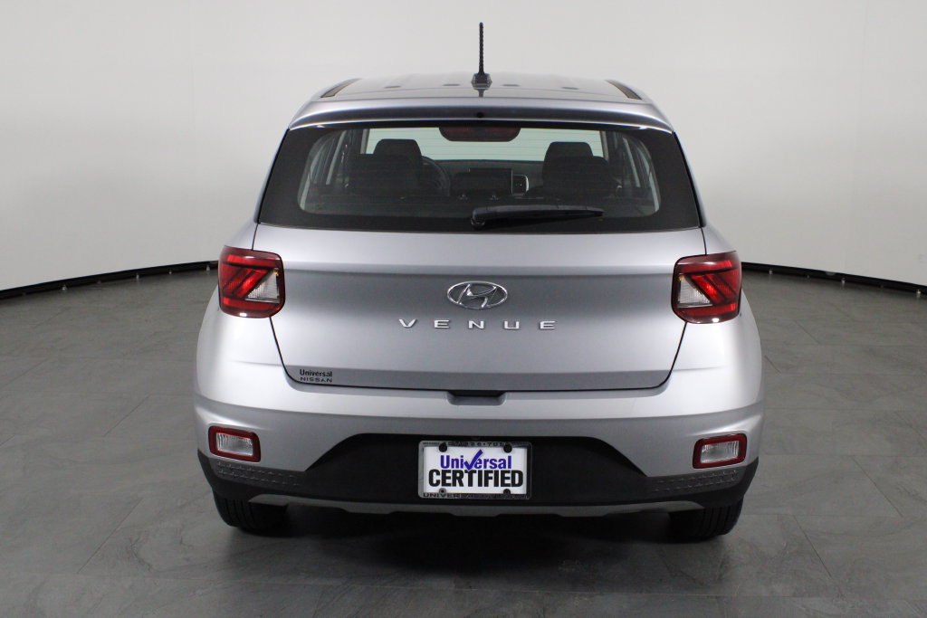 Certified 2025 Hyundai Venue SE FWD image 11