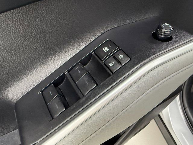 Used 2023 Toyota Highlander L FWD image 29
