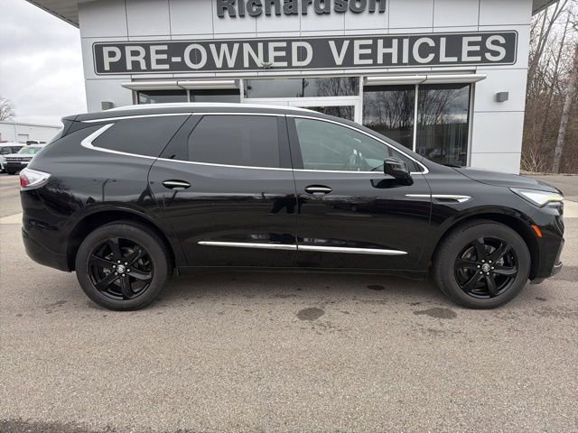 Certified 2023 Buick Enclave Essence w/ Sport Touring Edition FWD image 2