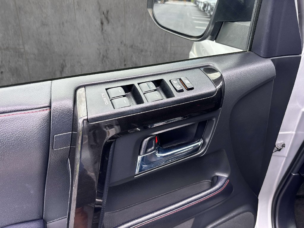 Used 2022 Toyota 4Runner TRD Off-Road AWD/4WD image 19