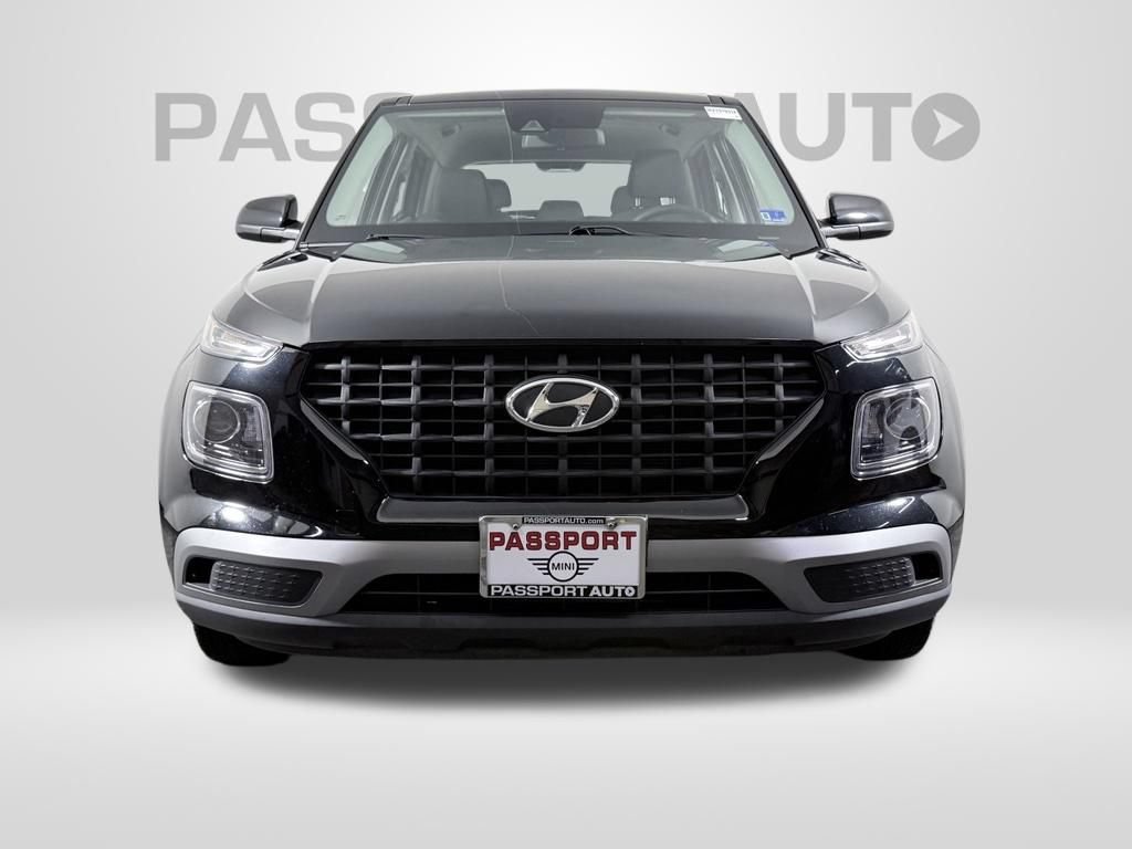 Used 2022 Hyundai Venue SE FWD image 2