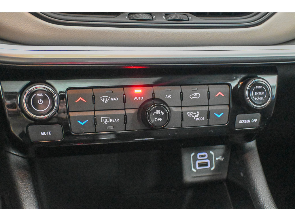Used 2025 Jeep Compass Limited w/ Sun & Sound Group AWD/4WD image 41