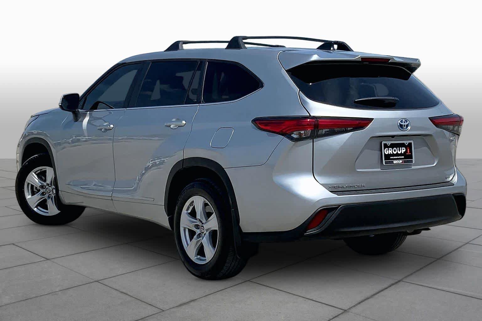 Used 2023 Toyota Highlander LE FWD image 12