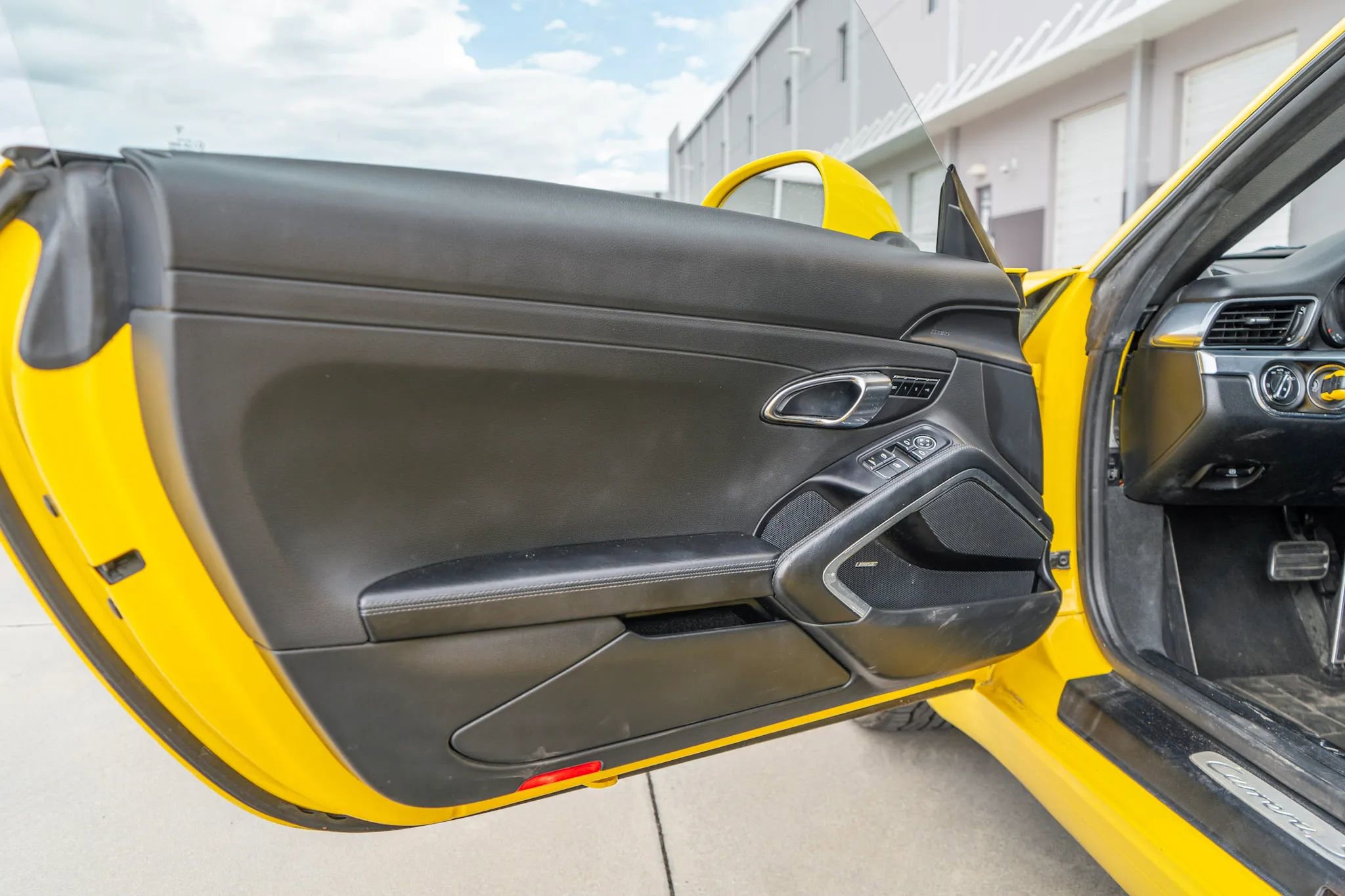 Used 2015 Porsche 911 Carrera S image 9