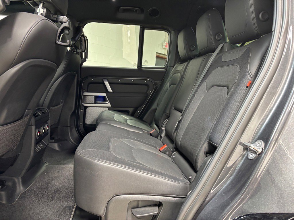 Used 2023 Land Rover Defender 130 X-Dynamic SE image 29