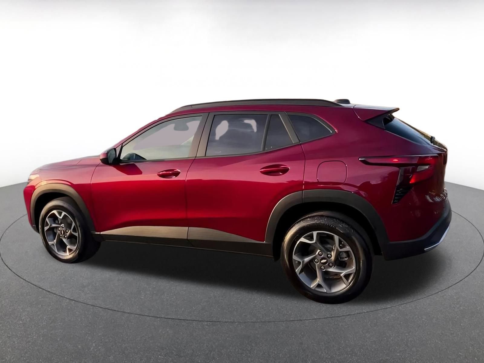 Used 2025 Chevrolet Trax LT w/ LT Convenience Package image 10