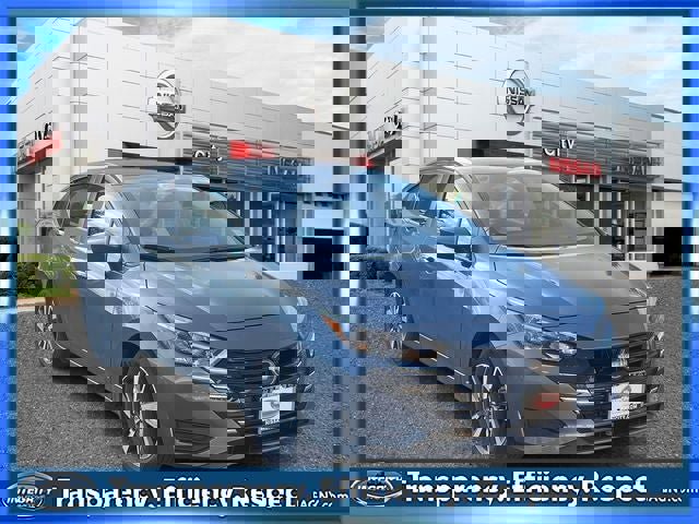 Certified 2025 Nissan Versa SV w/ Trunk Package FWD image 1