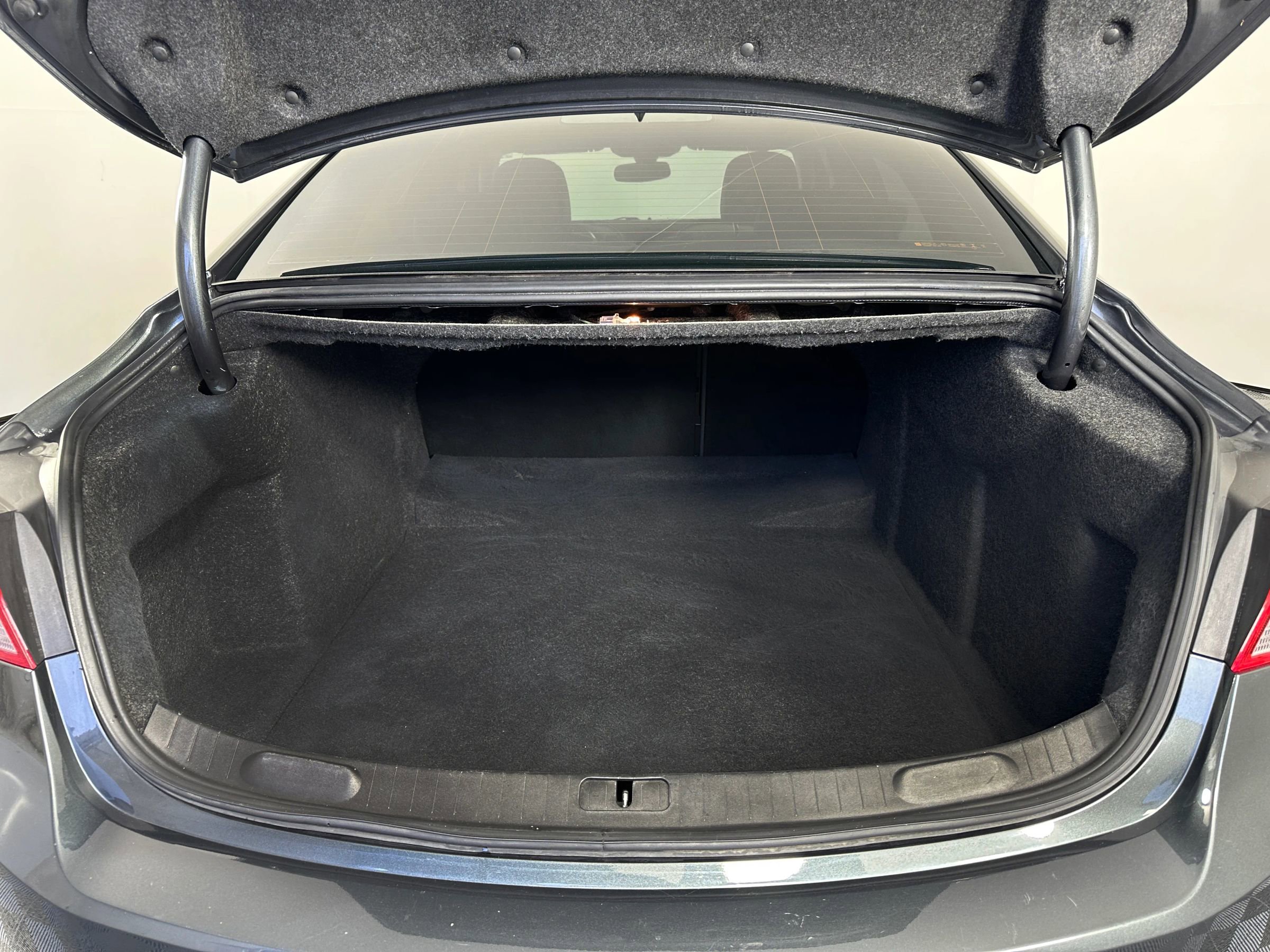 Used 2019 Chevrolet Impala LT w/ LT Convenience Package image 18