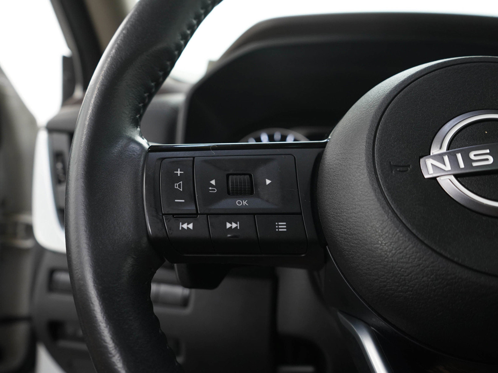 Used 2023 Nissan Rogue SV w/ SV Premium B Package AWD/4WD image 25