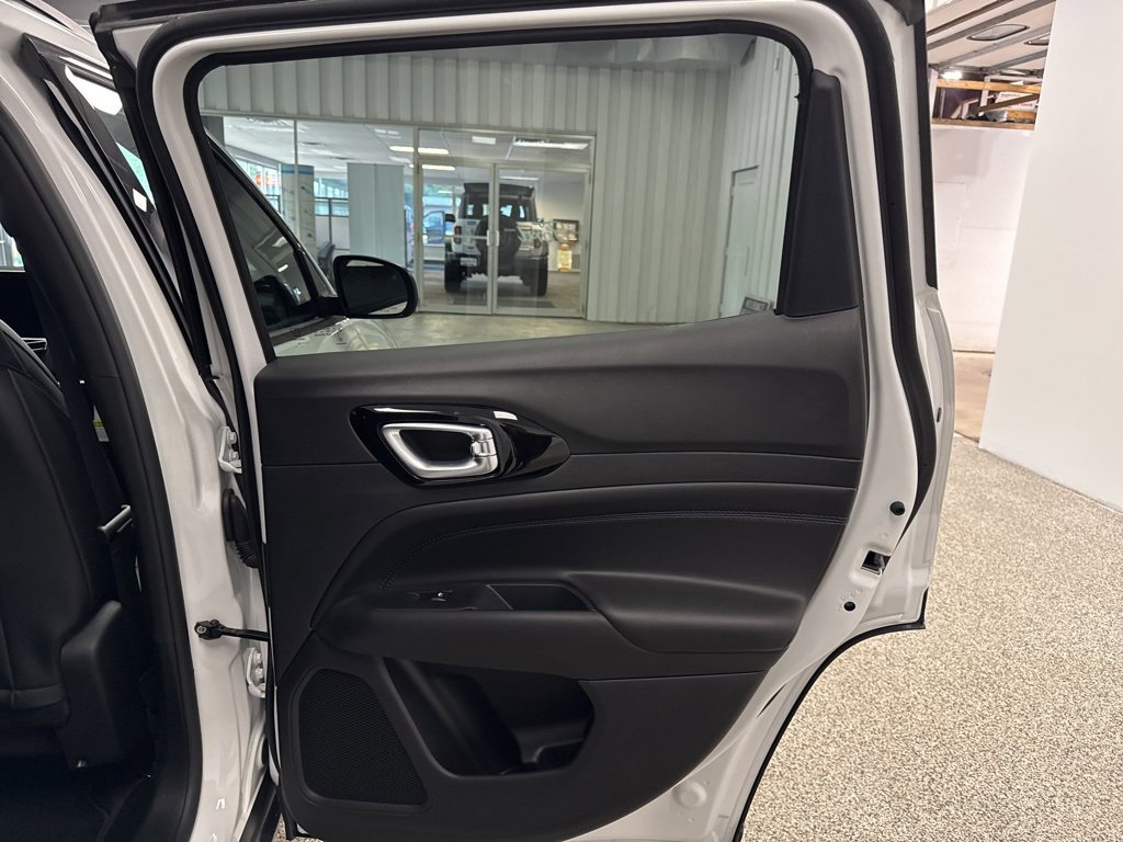 New 2025 Jeep Compass Latitude w/ Altitude Special Edition image 27