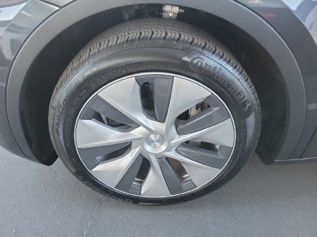 Used 2024 Tesla Model Y Long Range AWD/4WD image 30