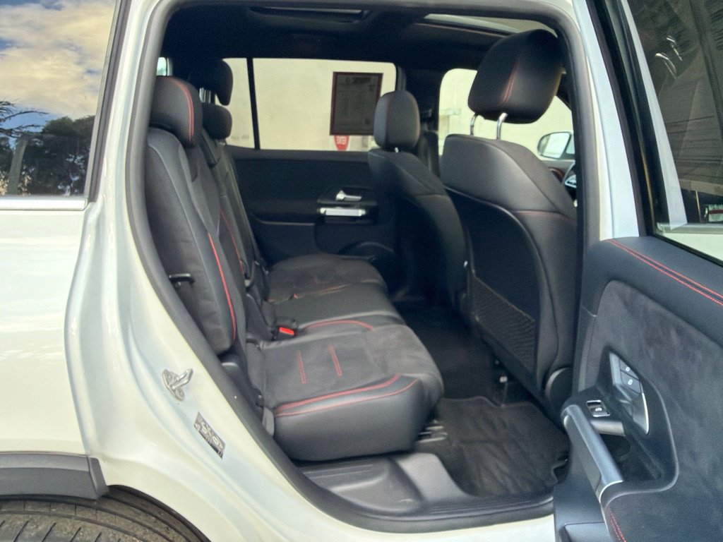 Used 2022 Mercedes-Benz GLB 250 4MATIC image 33