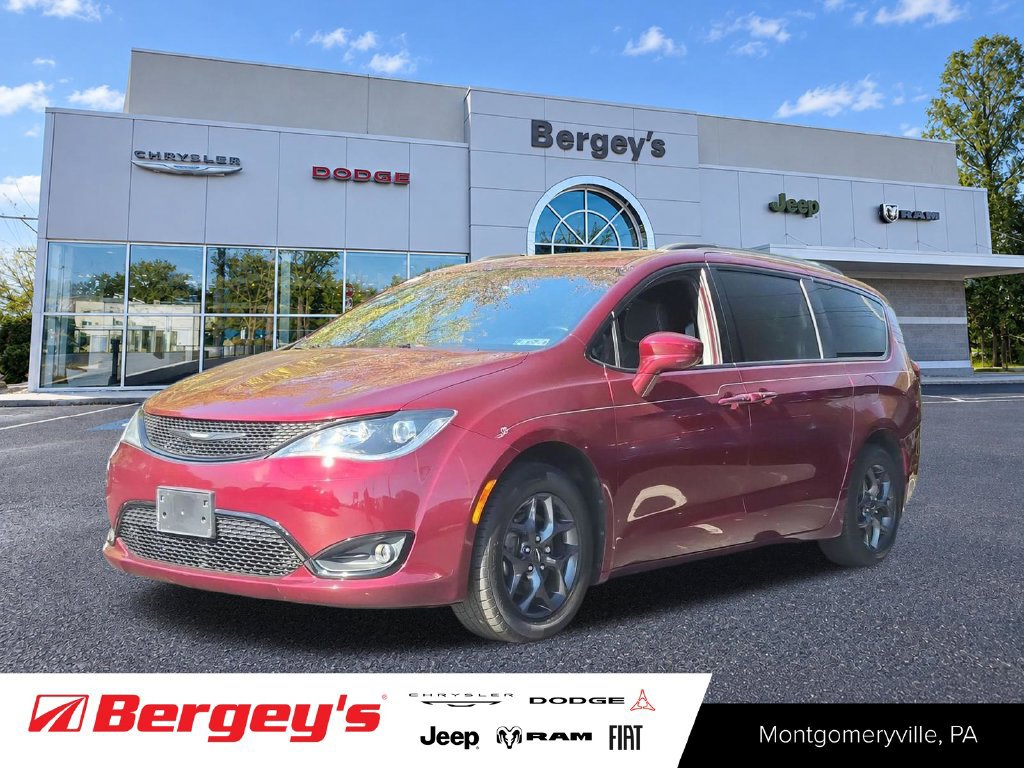 Used 2018 Chrysler Pacifica Touring Plus w/ S Appearance Package FWD image 1
