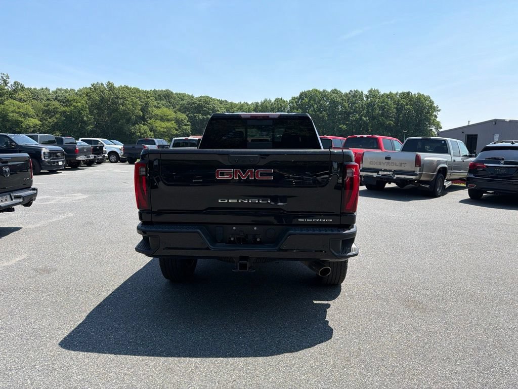Used 2024 GMC Sierra 2500 Denali w/ Technology Package AWD/4WD image 4