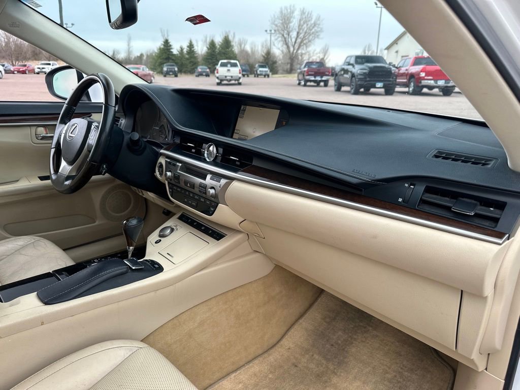 Used 2014 Lexus ES 350 w/ Luxury Package image 29