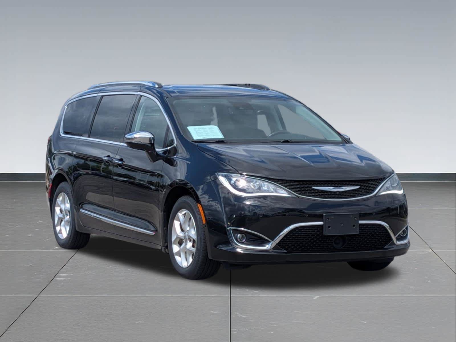 Certified 2018 Chrysler Pacifica Touring-L FWD image 8