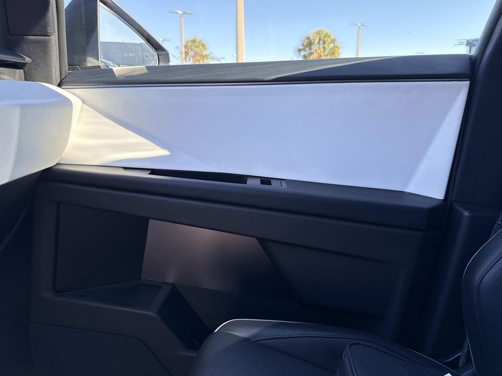 Used 2024 Tesla Cybertruck AWD Crew Cab image 28
