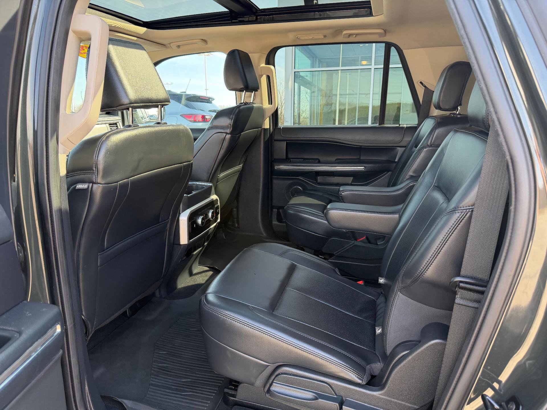 Used 2023 Ford Expedition Max XLT image 19