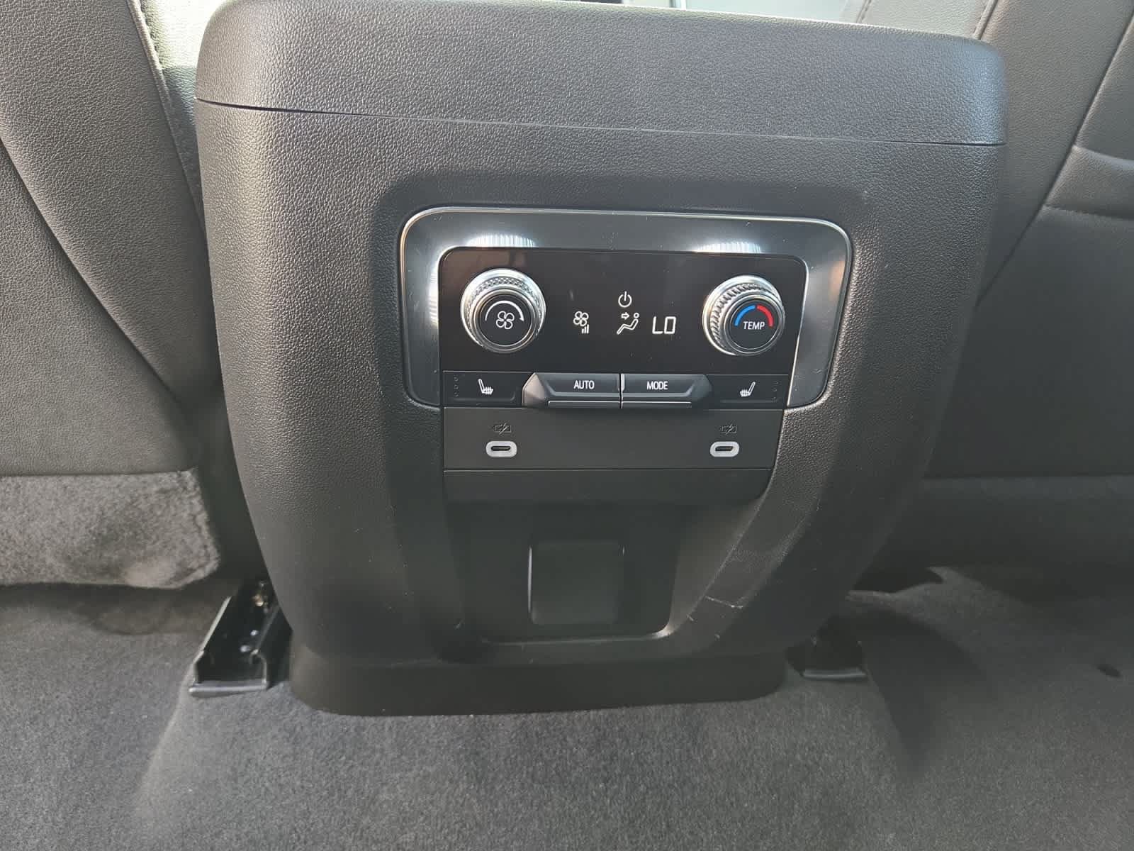 Used 2023 GMC Yukon AT4 w/ AT4 Premium Package AWD/4WD image 47