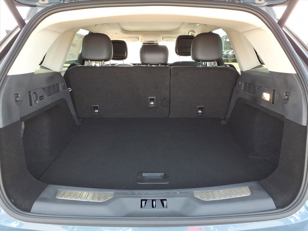 Used 2026 Lincoln Nautilus Premier w/ Equipment Group 102A image 7