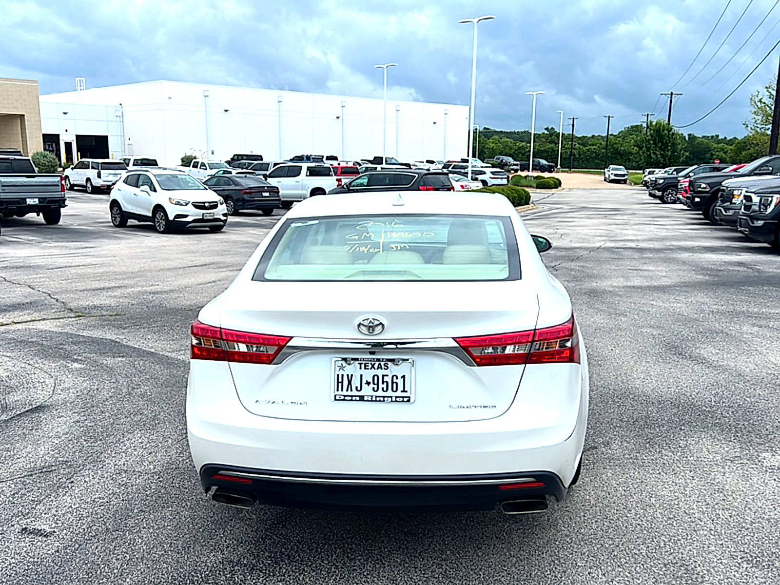 Used 2016 Toyota Avalon Limited w/ Toyota Safety Sense Package FWD image 5