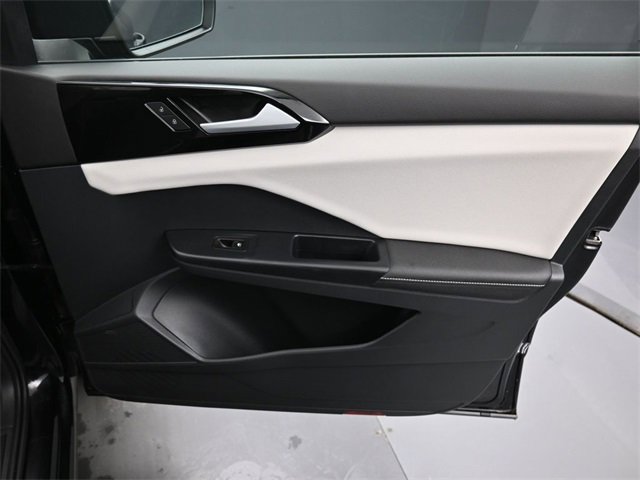 Certified 2025 Volkswagen Taos S image 33