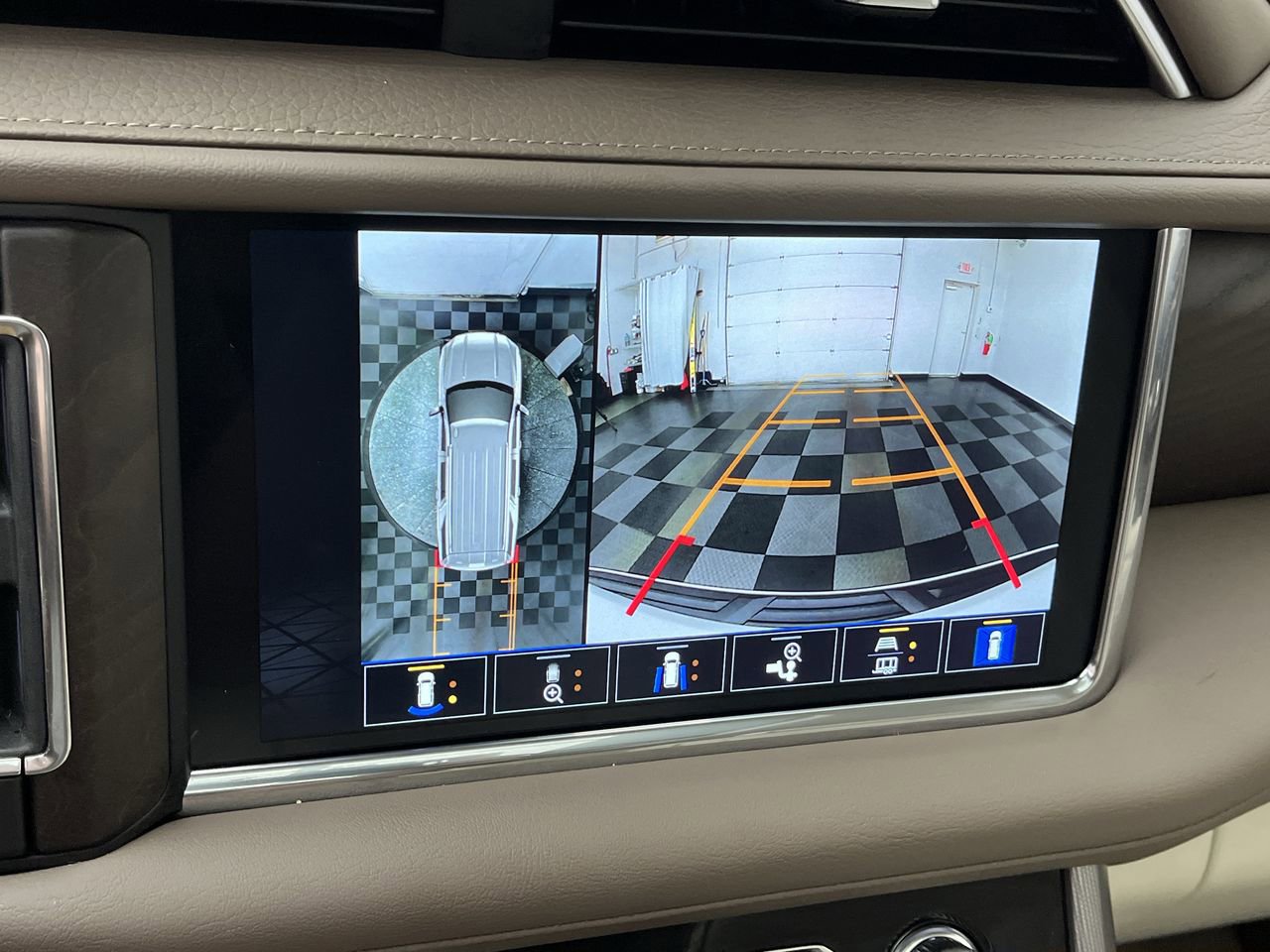 Certified 2024 GMC Yukon Denali AWD/4WD image 5