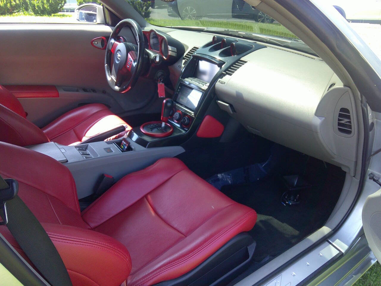 Used 2004 Nissan 350Z Touring w/ Cargo Convenience Pkg image 19