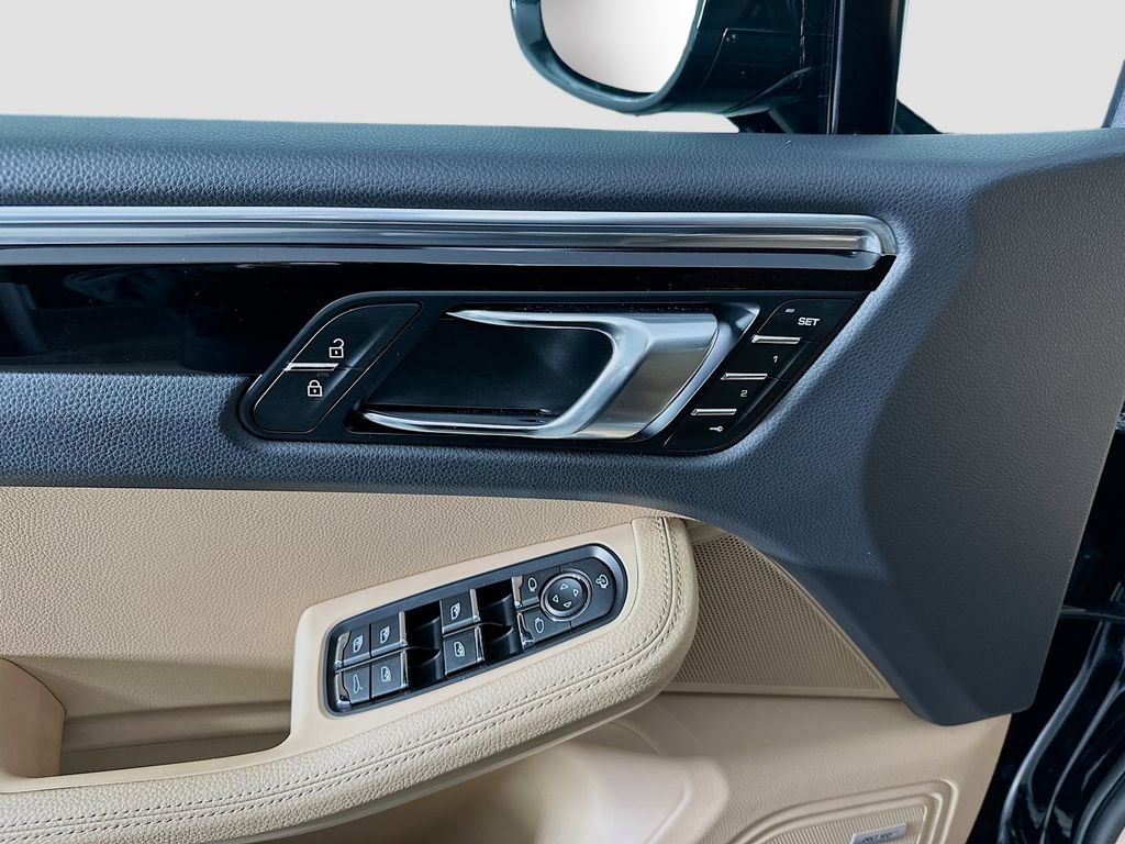 Used 2025 Porsche Macan image 20