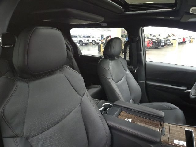 New 2026 Toyota Sienna Platinum AWD/4WD image 10