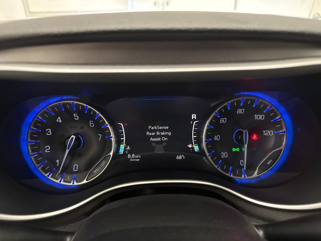 Used 2021 Chrysler Pacifica Touring-L FWD image 25
