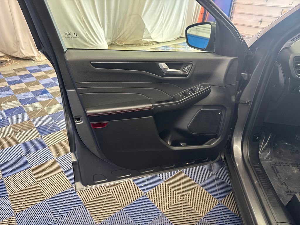 Certified 2022 Ford Escape SEL w/ SEL Stealth AWD Package image 12