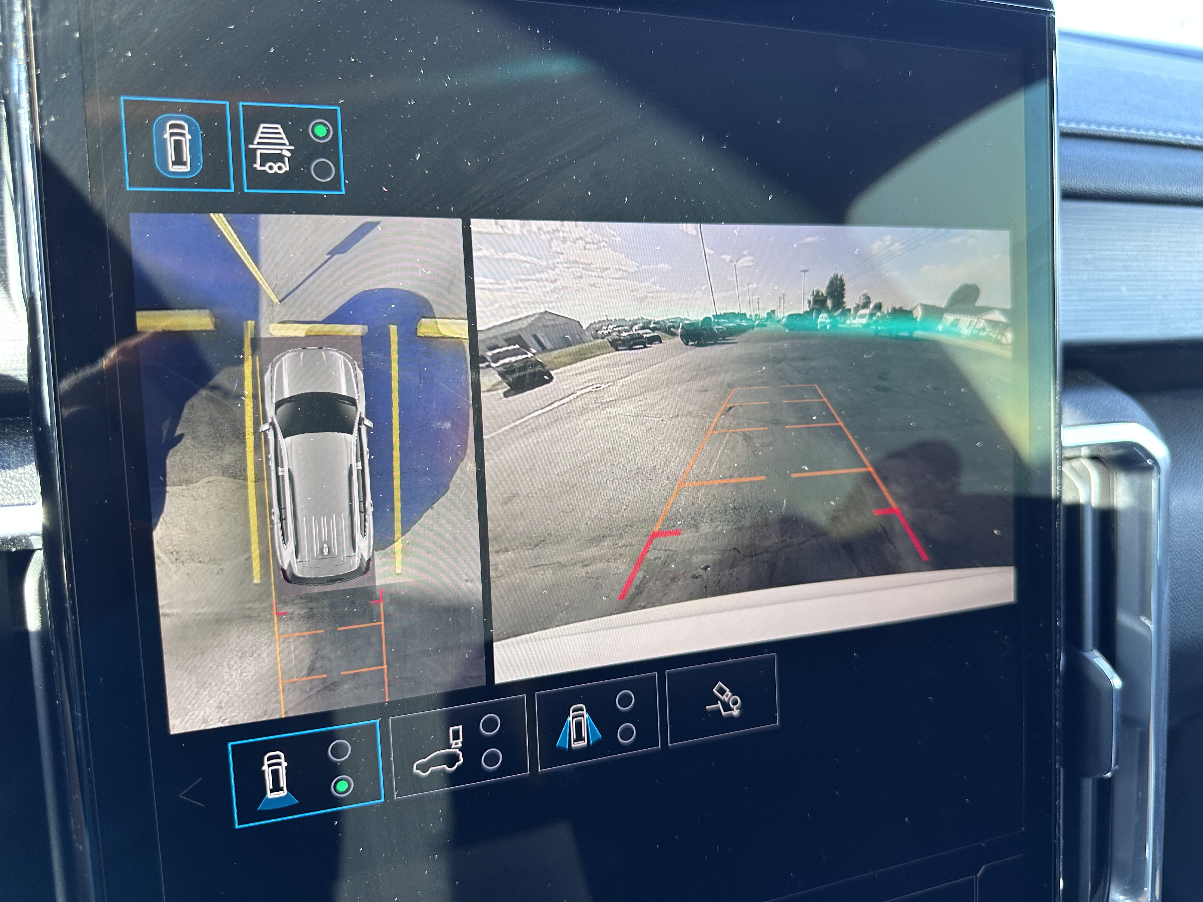 Used 2025 GMC Acadia Elevation image 15