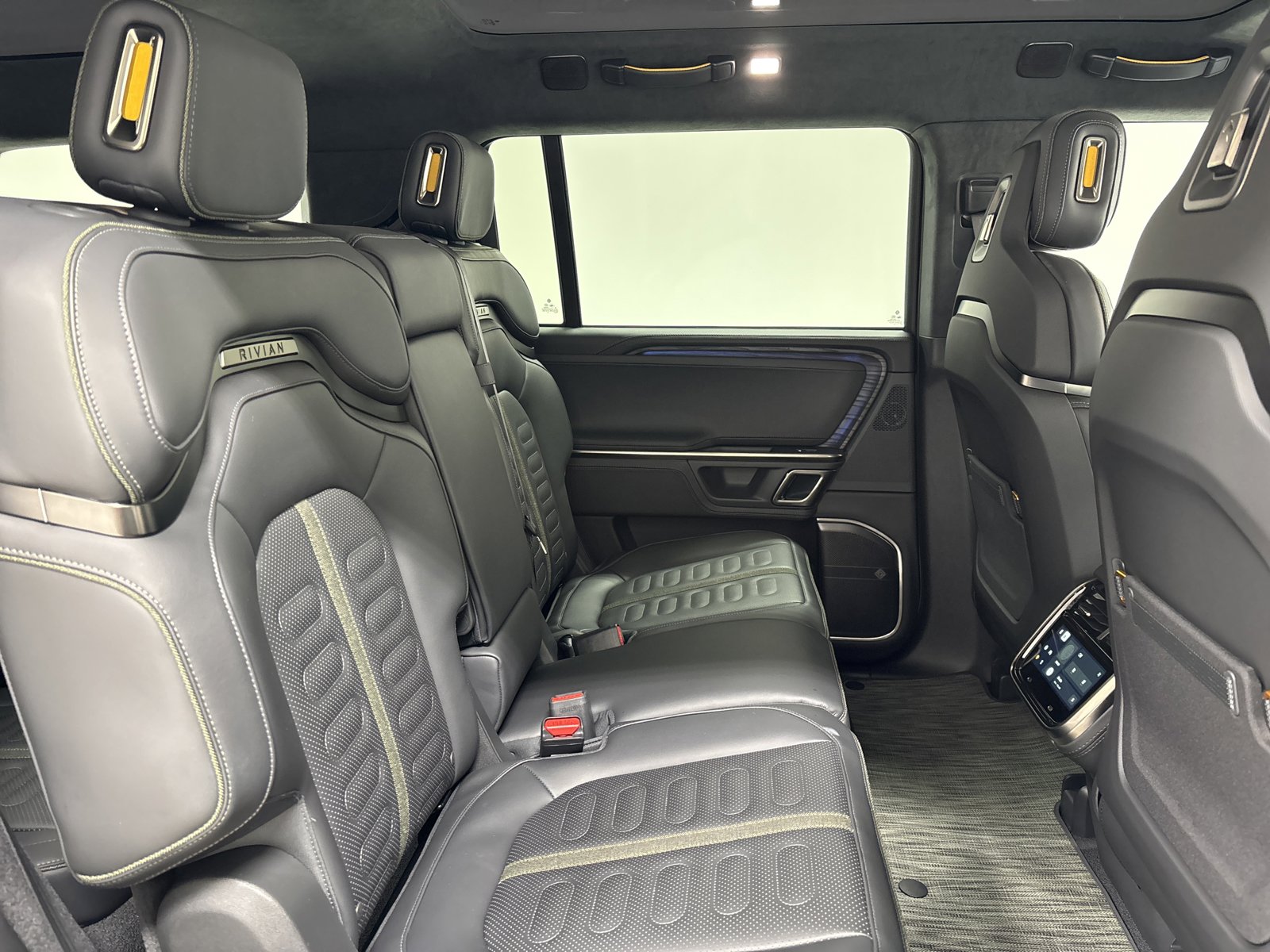 Used 2024 Rivian R1S Adventure AWD/4WD image 23