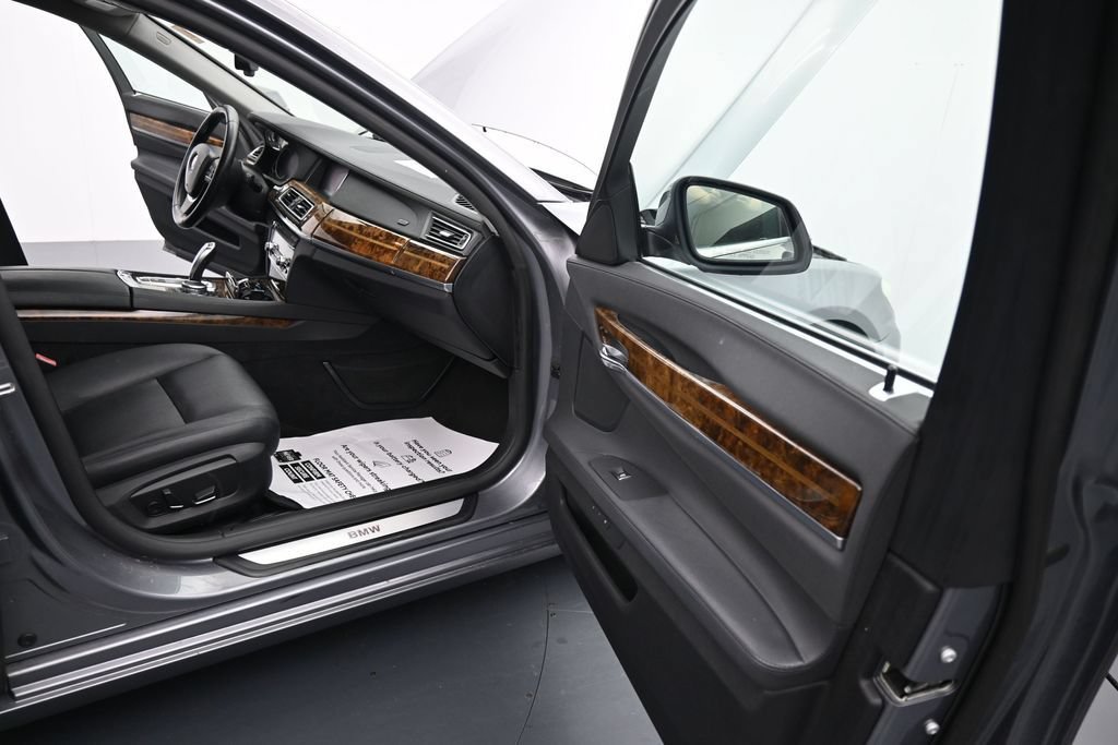 Used 2015 BMW 740i RWD image 22