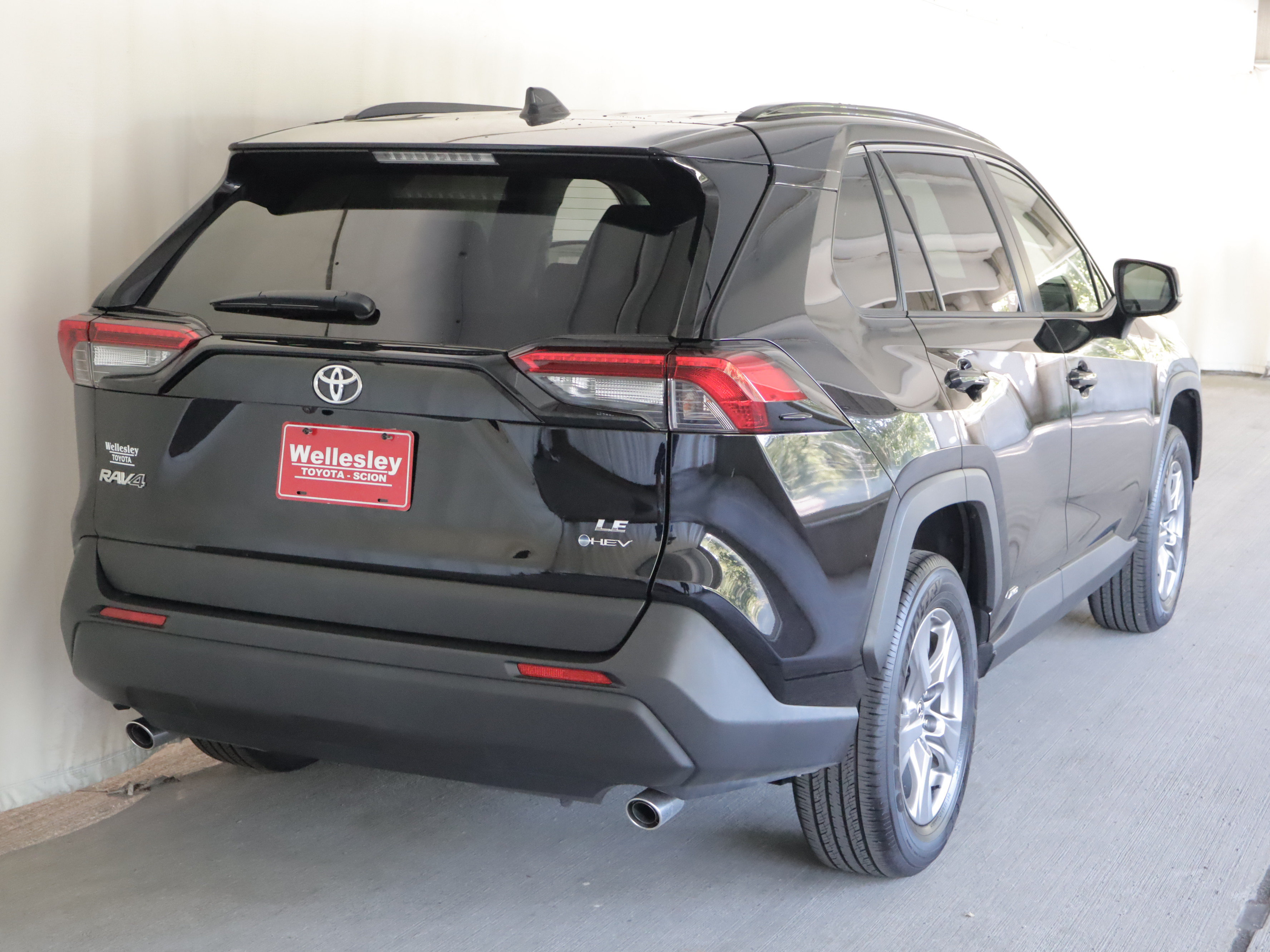 Used 2025 Toyota RAV4 LE AWD/4WD image 6