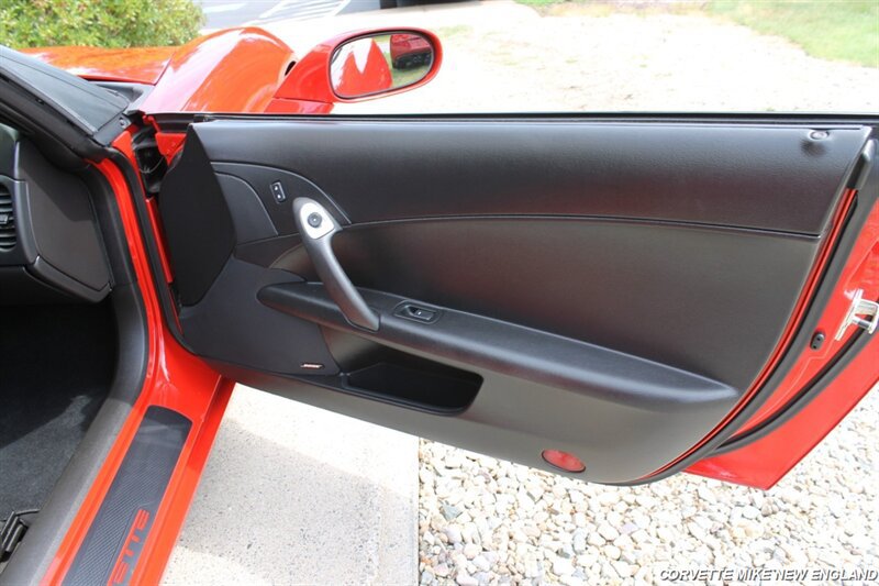 Used 2007 Chevrolet Corvette Convertible w/ Preferred Equipment Group RWD image 36