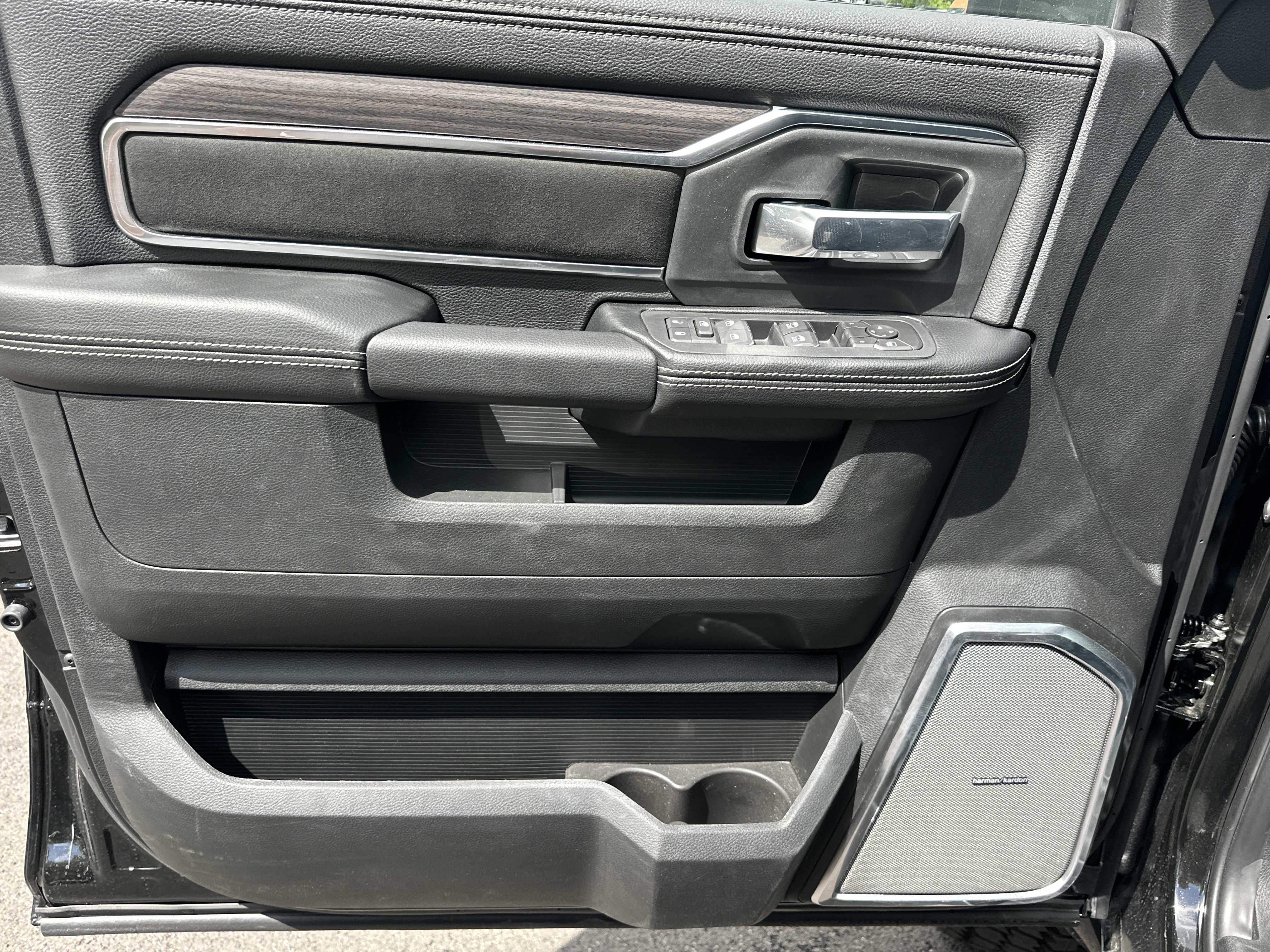 New 2026 RAM 5500 4x4 Crew Cab w/ Laramie Trim Package image 28