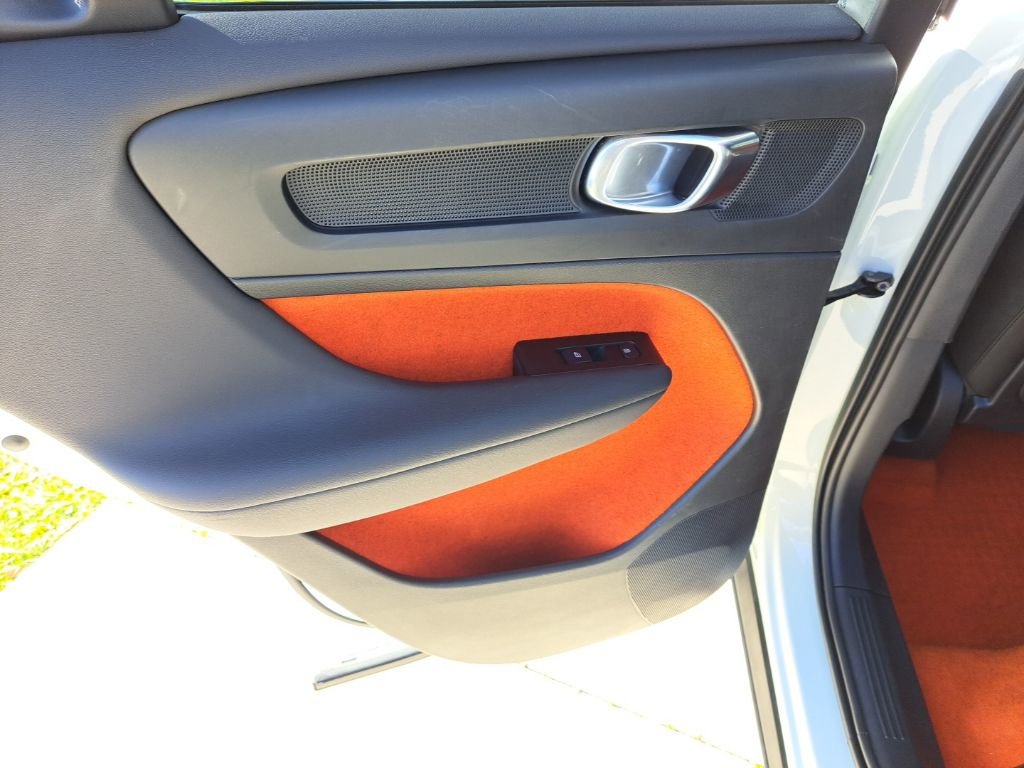 Used 2021 Volvo XC40 T4 R-Design w/ Protection Package Premier image 11