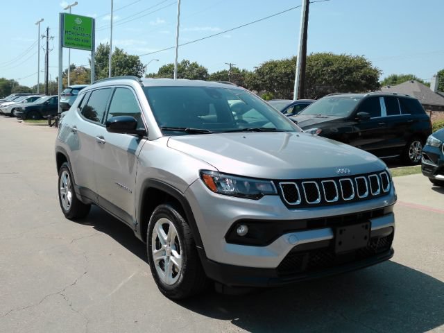 Used 2023 Jeep Compass Latitude AWD/4WD image 4