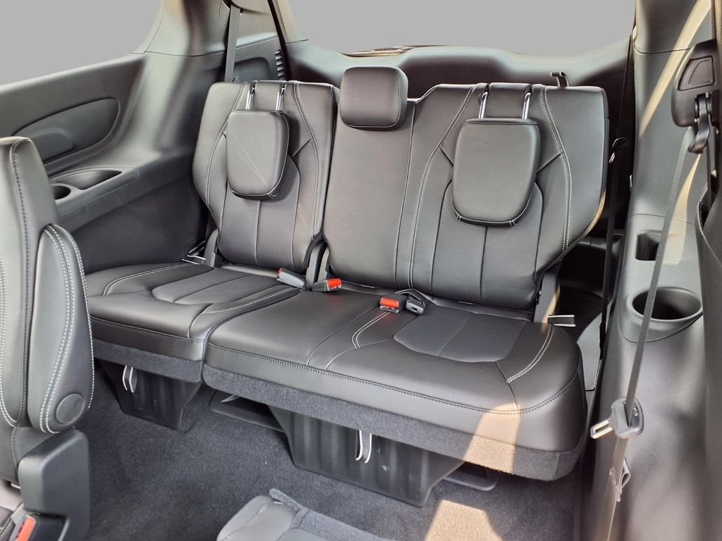 New 2026 Chrysler Pacifica Select w/ S Appearance Package FWD image 24