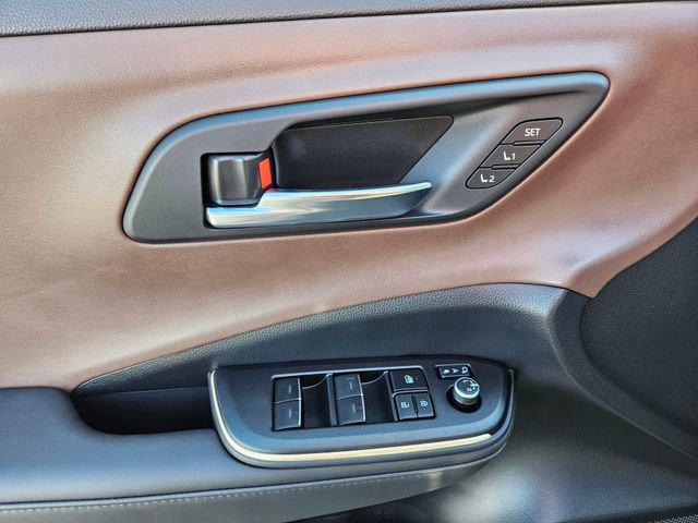 Used 2023 Toyota Crown Limited image 28